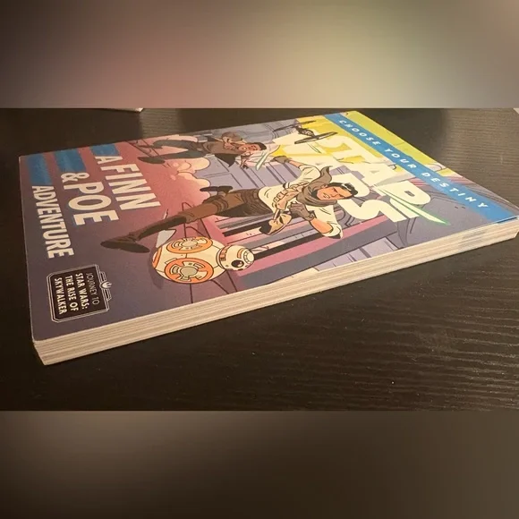 A Finn & Poe Adventure (Star Wars Choose Your Destiny Series) - Picture 5 of 5